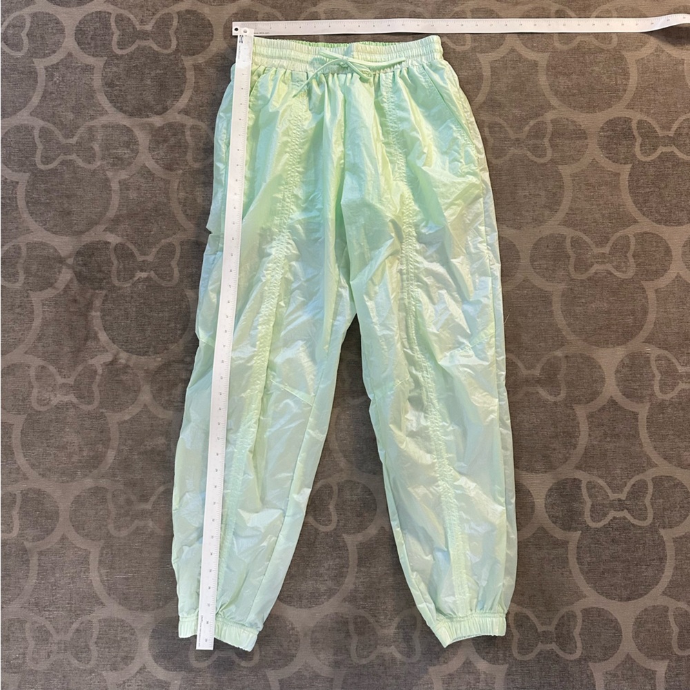 NWOT Fabletics Ripstop sheer Jogger parachute pants in cool mint green - Picture 5 of 11